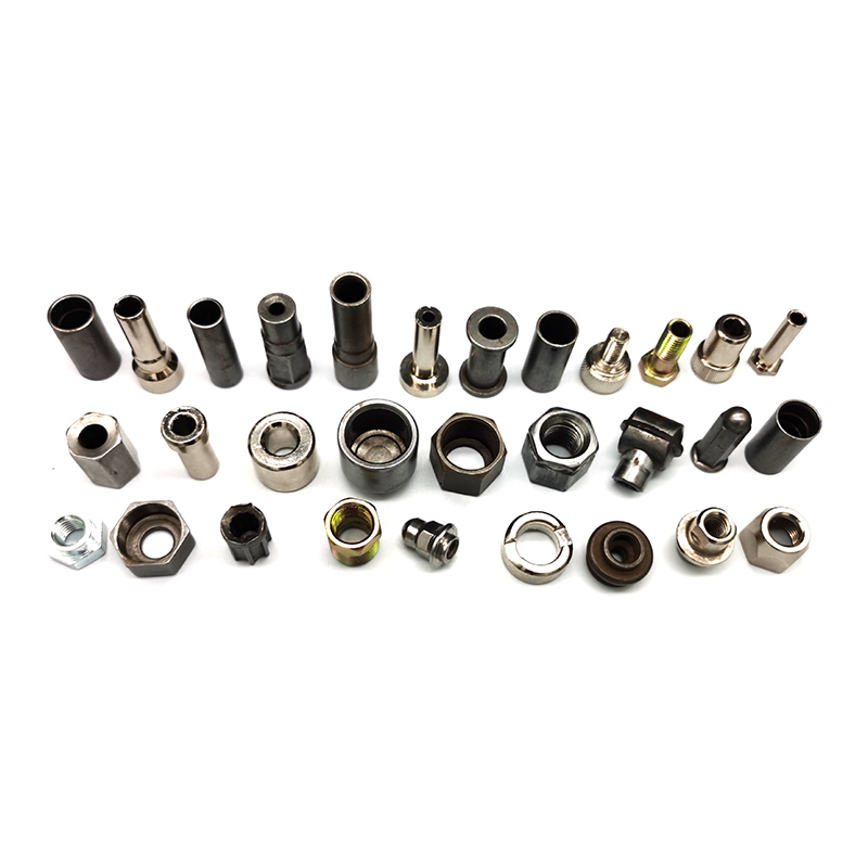 อะไรที่ทำให้ตัวยึดที่เย็นและร้อนแรงเป็นสิ่งสำคัญในการใช้งานอุตสาหกรรม?